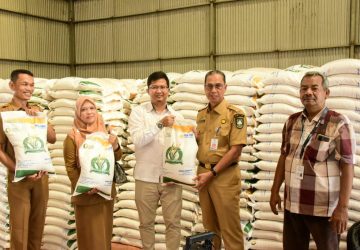 Ikuti Rakor Inflasi Bersama Mendagri, Bupati Langsung Cek Ketersedian Beras di Bulog