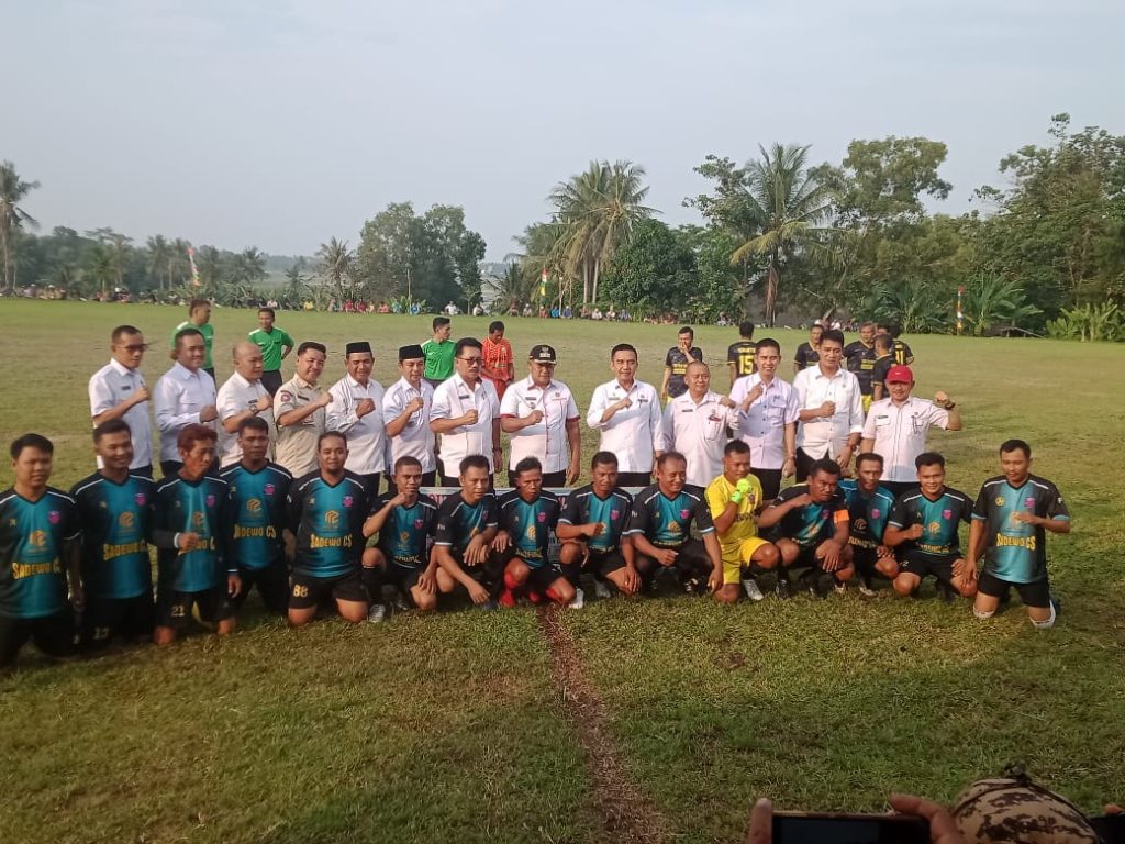 Hadiri HUT Desa Lebung Nala Ke-21, Bupati Nanang Ermanto: Terus Berinovasi dan Jaga Kerukunan