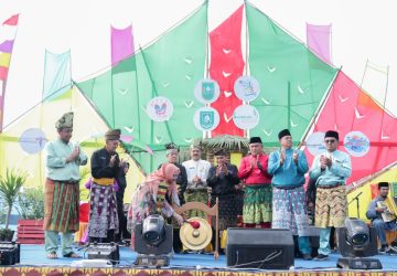 Buka Festival Sungai Bukit Batu, Bupati Kasmarni Ajak Masyarakat dan Swasta Dukung Pembangunan Desa Wisata
