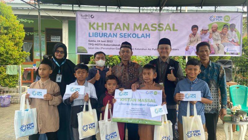 YBM PLN UIDRKR Bersama IZI Riau Adakan Khitan Massal Momen Liburan Sekolah