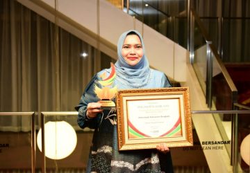 Bupati Bengkalis Kasmarni Terima Anugerah Inovasi Pelayanan Terbaik