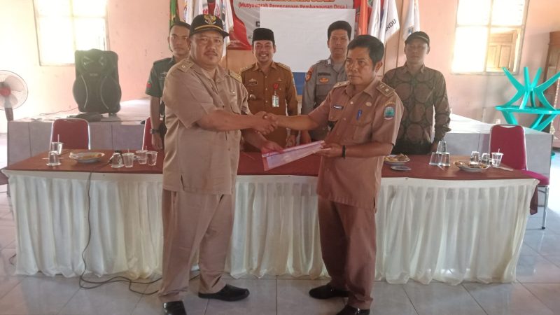 Sertijab Kades Sidoluhur yang Lama, Zakariya, S.H Kepada Pj. Kades Wayan Suwarno Berjalan Lancar