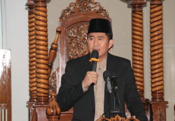 Plt. Bupati Muara Enim Sholat Idul Adha 1444 H di Masjid Agung dan Bersama Masyarakat Penyembelihan Hewan Kurban