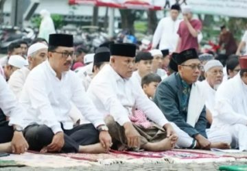 Bupati Lamsel bersama Masyarakat Salat Idul Adha di Lapangan Korpri Kalianda