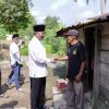 Sowan ke Warga, Pj Bupati Apriyadi Door to Door Bagikan Daging Kurban