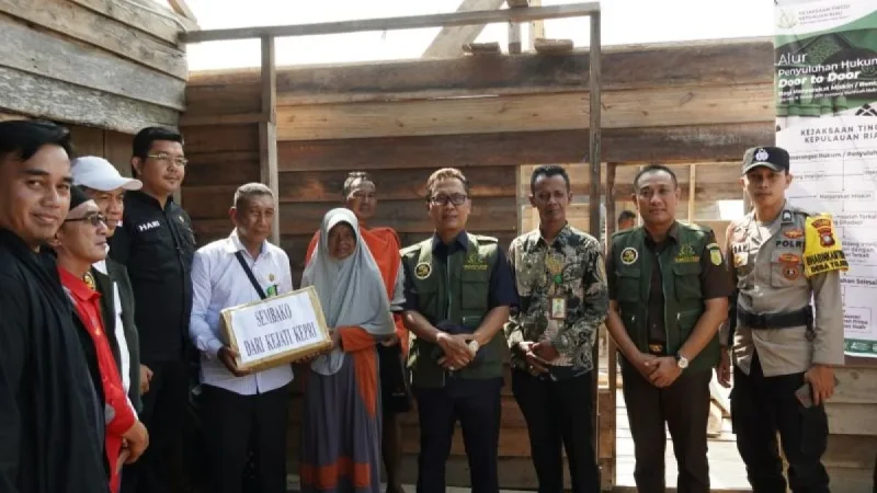 Kejati Kepri Berikan Penyuluhan Hukum ke Warga Suku Laut di Lingga