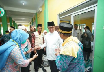 Kedatangan 352 Jemaah Haji Asal Inhil Kloter 16 di Embarkasi Antara Pekanbaru di Sambut Bupati HM WARDAN