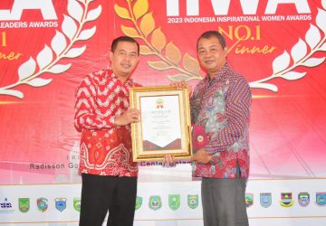 Bupati Bengkalis Terima Penghargaan Dari IIWA 2023