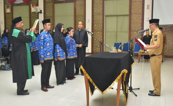 Pj Bupati Kampar Muhammad Firdaus Lantik dan Ambil Sumpah 85 Orang Fungsional Tenaga Pendidik