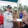 Bupati Inhil HM WARDAN Salurkan Bantuan Kebakaran Kepada Warga Terdampak di Desa Pebenaan Kecamatan Keritang