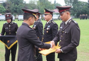 Plt. Bupati Ikuti Upacara Hari Bhayangkara ke-77 di Lapangan Merdeka