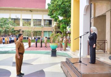 Perdana Pj Sekda Kampar Jadi Pembina Apel Gabungan Pemkab Kampar