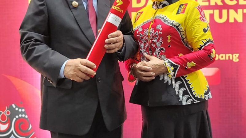 Peringatan Harganas ke-30, Bupati Rohul Terima penghargaan Manggala Karya Kencana