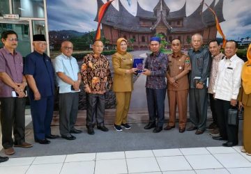 Pimpinan Bersama BAPEMPERDA DPRD Laksanakan Kunker Ekonomi Kreatif di Sumbar