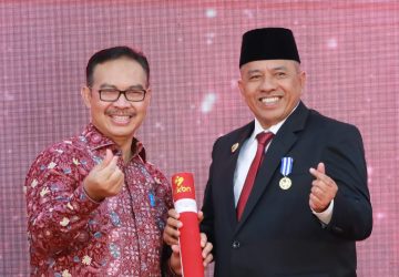 Bupati Alfedri dan Ketua TP PKK Siak Raih Penghargaan MKK Tingkat Nasional