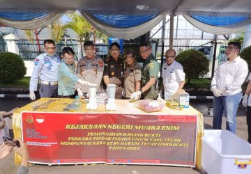 Lapas Muara Enim Hadiri Pemusnahan Barang Bukti di Kejaksaan Negeri Muara Enim