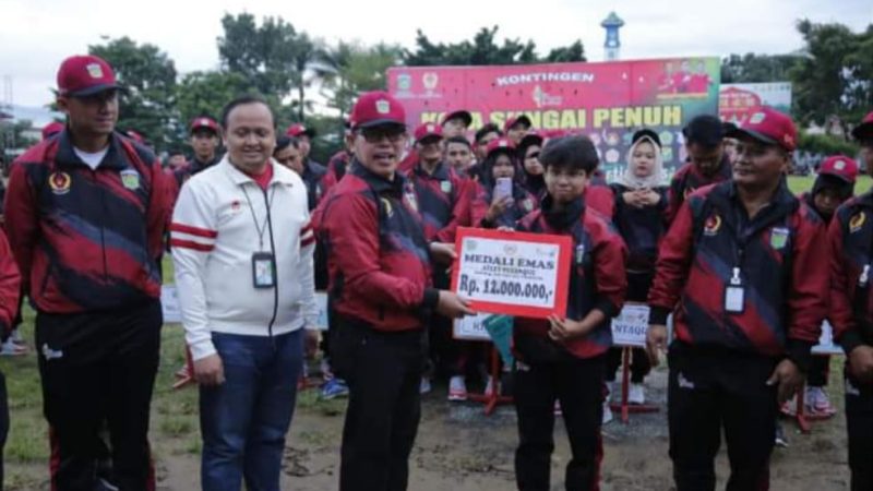 Wako Ahmadi Lepas Kontingen Kota Sungai Penuh untuk Porprov Jambi 2023