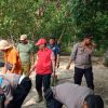 Peduli Lingkungan, Jajaran Polsek Penengahan Bersama Forkopimcam Ketapang Gelar Bersih-bersih Pantai