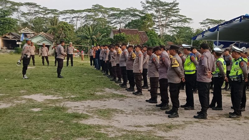 Polres Lamsel Berikan Pengamanan Pada Pengajian Akbar Gus Miftah di HUT Ke-91 Desa Karang Sari