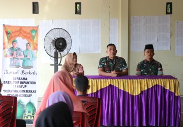 Jumat Berkah Danyonf 141/AYJP Berikan Bantuan Sembako Warga Desa Karang Raja