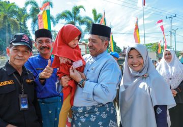 Bupati Alfedri Ingatkan Orang Tua Jangan Biarkan Anak Kecanduan Main Smartphone