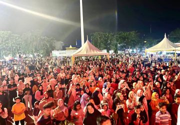 Membludak Ribuan Orang Tumpah Ruah Saksikan Pertujukan Barongan dan Wayang Kulit