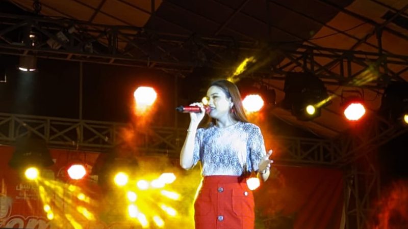 Ribuan Masyarakat Menyaksikan Penampilan Rara Lida, Dewi KDI dan Jasmenggo Meriahkan Hari Jadi Ke-511 Bengkalis
