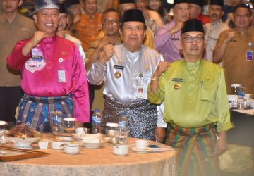 Sempena Rakor Jamkesnas Se Provinsi Riau, Pj Bupati Kampar Terima Penghargaan Penurunan Stunting dari Gubernur Riau