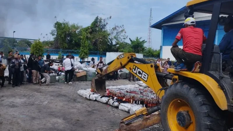 Bea Cukai Dumai Musnahkan Kapal, Rokok dan Miras Ilegal
