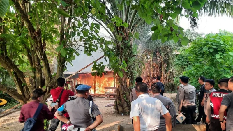 Polisi Jambi Gerebek Pondok Pesta Sabu Empat Pelaku Melompat ke Sungai