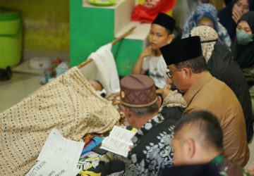 Turut Rasakan Kesedihan Yang Mendalam, Bupati Inhil HM WARDAN Melayat Kerumah Duka Almarhum Camat Reteh Mustakim