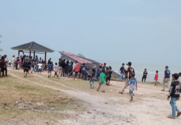 Sambut Hari Raya Galungan dan HUT RI Ke-78, Pokdarwis Pantai Onaria Gelar Festival Layang-layang