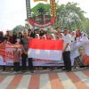Sambut HUT RI Ke-78, Disdik Lamsel Bersama Siswa Bagikan Bendera Kepada Masyarakat