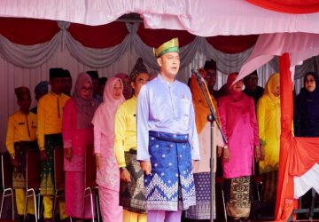 Jadi Irup Pada Upacara Hari Jadi Prov. Riau Ke-66 Tahun 2023, Ketua DPRD Kab. Kampar Bacakan Sambutan Gubernur Riau dan Bagikan 10 Juta Bendera Merah Putih Kepada Mayarakat Kabupaten Kampar