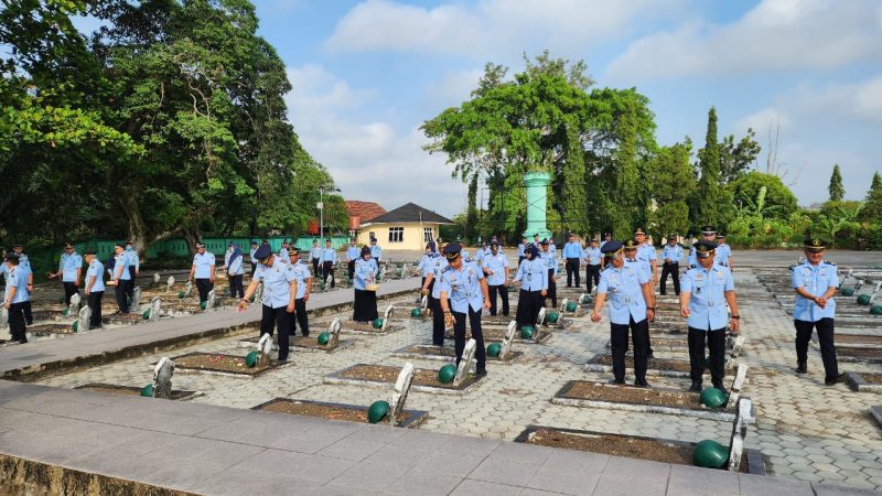 Lapas Muara Enim Sambut HUT Kemenkumham RI Ke-78 Laksanakan Upacara Tabur Bunga dan Ziarah Taman Makan Pahlawan