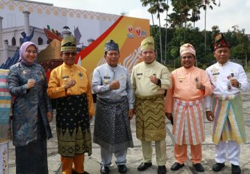 Apel HUT Riau ke-66 Bupati Siak Raih Penghargaan Dari Gubernur Syamsuar