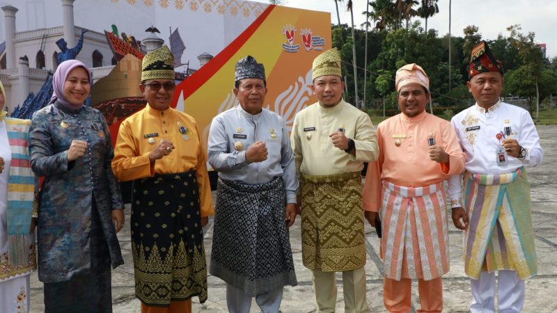 Apel HUT Riau ke-66 Bupati Siak Raih Penghargaan Dari Gubernur Syamsuar