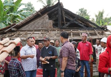 Cepat Tanggap Bupati Lamsel Berikan Bantuan Terhadap Masyarakat yang Terkena Musibah