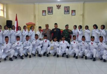 Camat Rengat Barat Indragiri Hulu Lisnar Manaf Resmi Kukuhkan 25 Anggota Paskibra