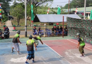 Memeriahkan HUT RI ke-78 Yonif 141/AYJP Menyelenggarakan Lomba Volly Bersarung