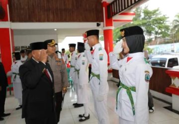 Bupati Nanang Ermanto Kukuhkan 31 Orang Anggota Paskibraka Pengibar Bendera Peringatan HUT RI Ke-78 Tahun 2023