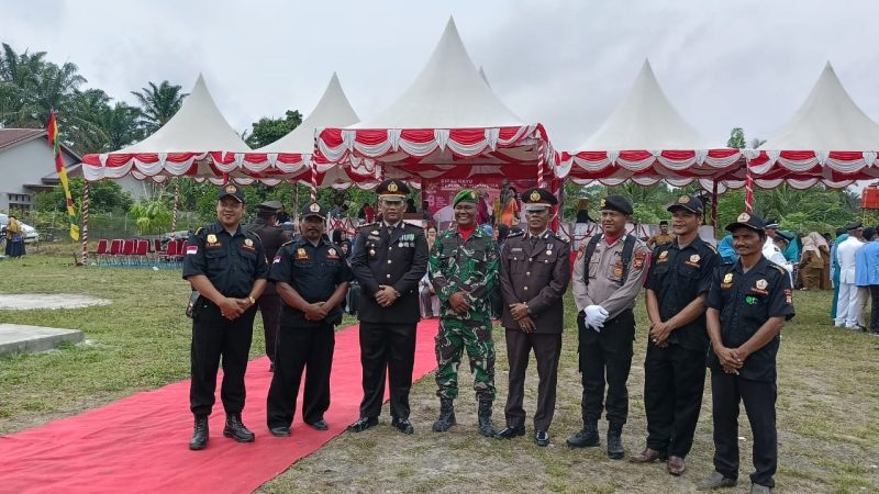 Pokdar Kamtibmas Sektor Kecamatan Lubuk Dalam Mengikuti Upacara HUT RI ke 78