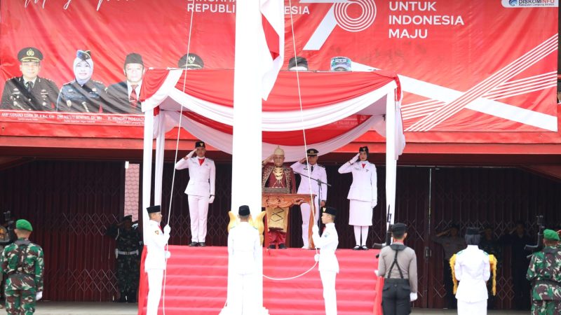 Bupati Lamsel Pimpin Upacara Pengibaran Bendera Merah Putih HUT Kemerdekaan RI ke-78
