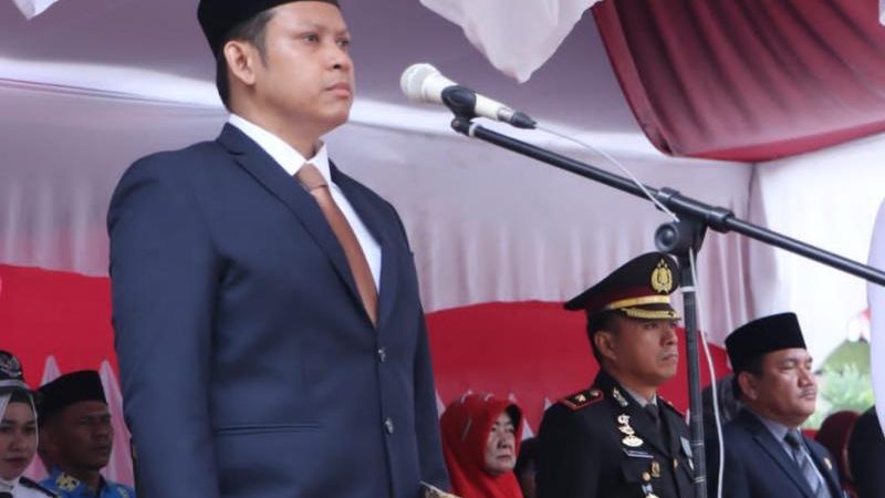 Wakil Ketua II DPRD Kab. Siak Androy Aderianda H, SH.MH.C.L.A Ikuti Upacara HUT RI ke-78