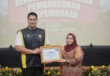 Bupati Bengkalis Raih Penghargaan Dari Menteri Pemuda dan Olahraga RI