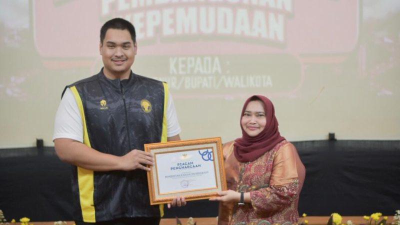 Bupati Bengkalis Raih Penghargaan Dari Menteri Pemuda dan Olahraga RI