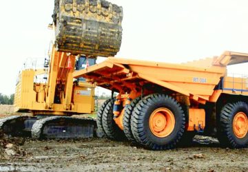 Kurangi Emisi, PTBA Operasikan Hybrid Dump Truck Hingga Bus Listrik