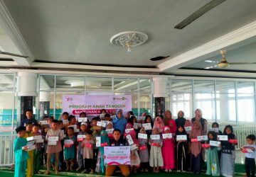 Rohis RS. Awal Bros Sudirman bersama Inisiatif Zakat Indonesia Perwakilan Riau melaksanakan Program Anak Tangguh di Momen HUT RI ke-78