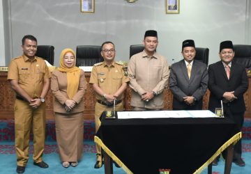 KUA-PPAS APBD Perubahan 2023 Sebesar Rp.2.704 T, Pj Bupati Kampar Lakukan Penandatanganan Nota Kesepakatan Dengan DPRD Kampar
