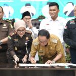 Komitmen “Jaga Zapin”, Bupati HM Wardan Bersama Kajari Inhil Tandatangani MoU di Depan Gubernur dan Kajati Riau